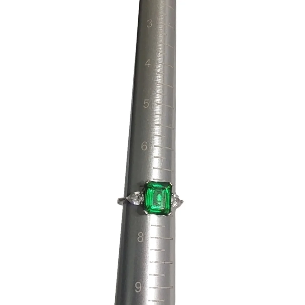 925 EMERALD & DIAMOND RING  SIZE 7 - Picture 2 of 4